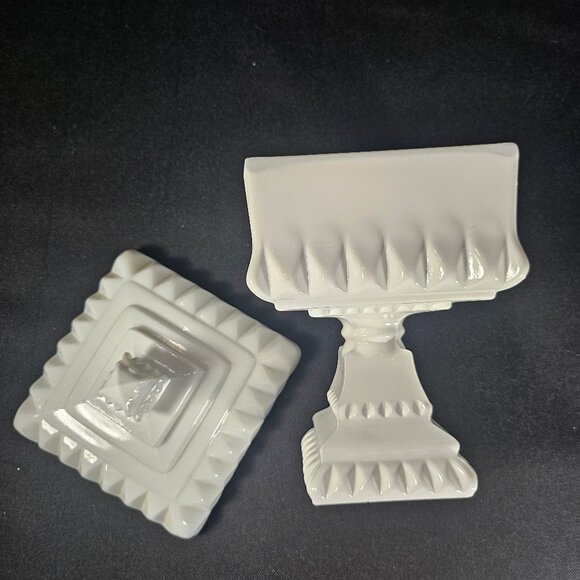 Large Vintage Westmoreland Wedding Milk Glass Covered Pedestal Candy Dish - Picture 6 of 12